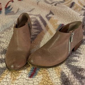 Lucky brand tan booties boots zip up side low cut boot boho vintage size 7